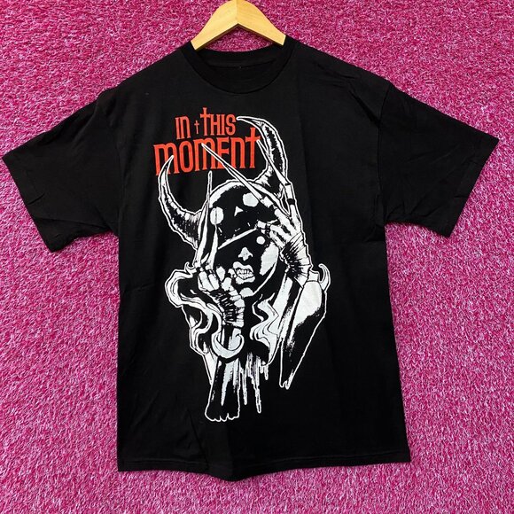 In This Moment Monster Claws T-Shirt Large - Picture 1 of 4